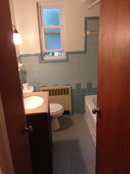 Building Photo - 6018 Woodmont Ave