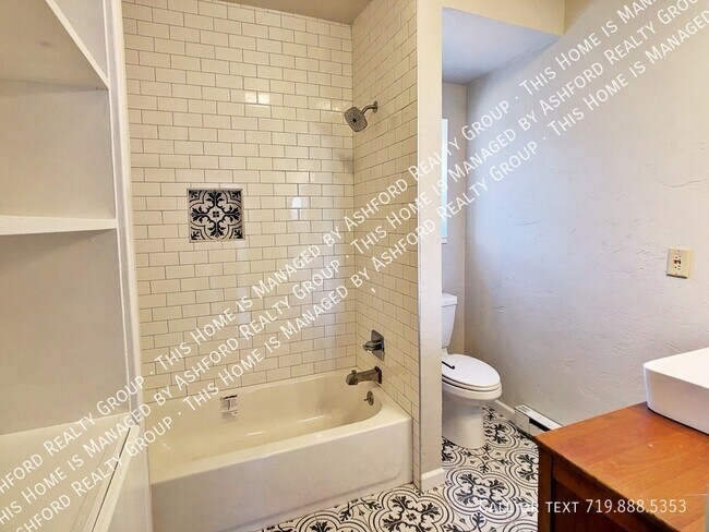 Building Photo - 1132 W Kiowa St