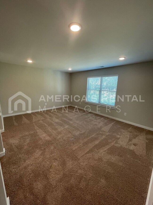 Building Photo - 151 Kings Wy