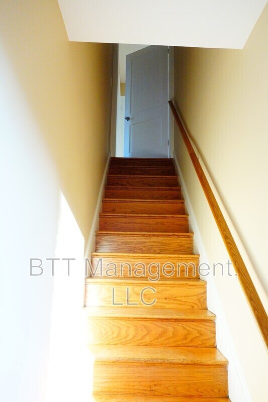 Building Photo - 907 Hudson Ave
