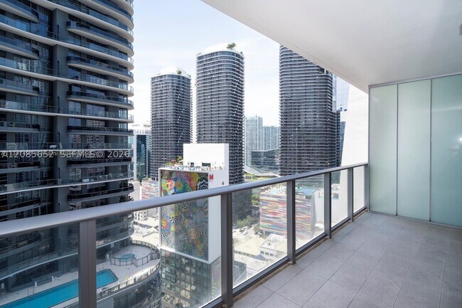 Building Photo - 1010 Brickell Ave
