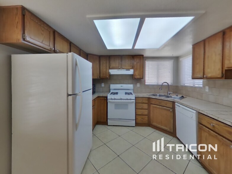 Building Photo - 855 Schooner Dr