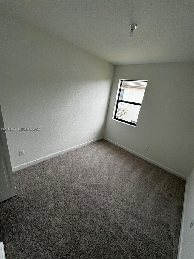 Building Photo - 285 SW 159th Ln
