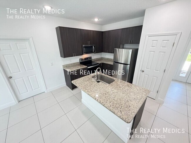 Building Photo - 2481 San Filippo Dr SE