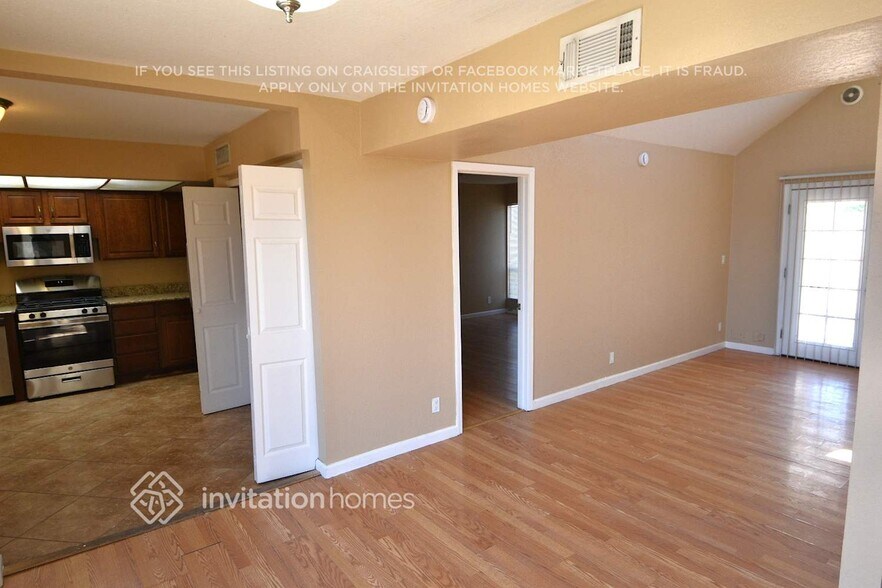 Building Photo - 9602 N 35th Dr