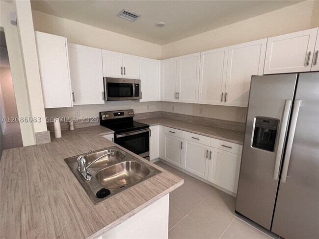 Building Photo - 3342 W 112th St