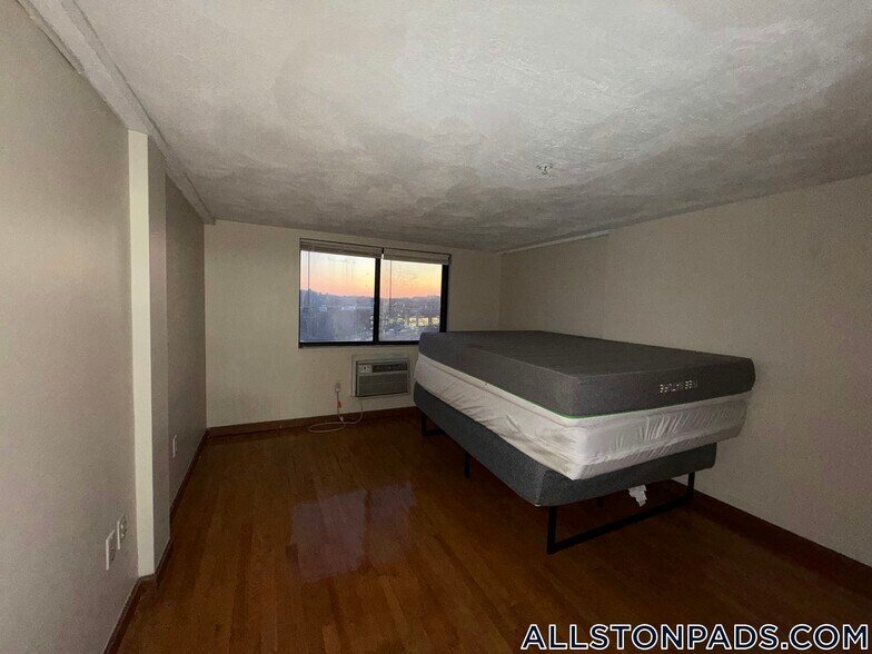 Building Photo - 1110 Commonwealth Ave