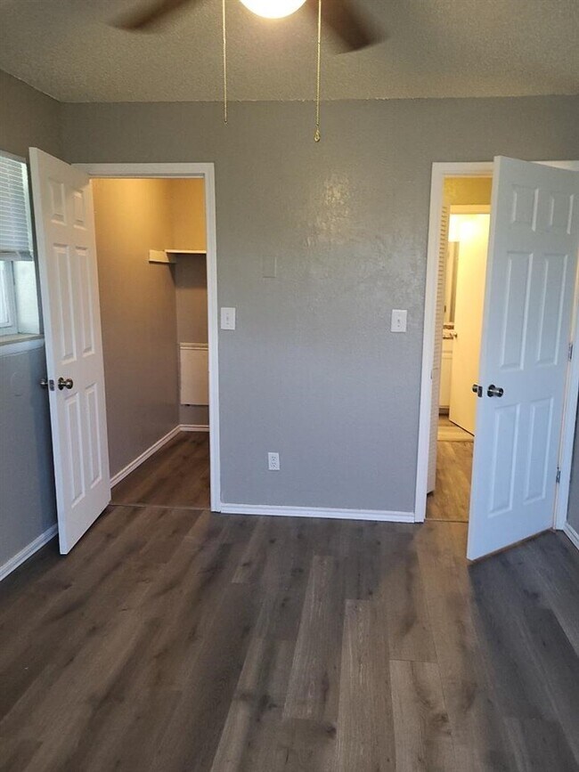 Building Photo - 2110 NW Lindy Ave