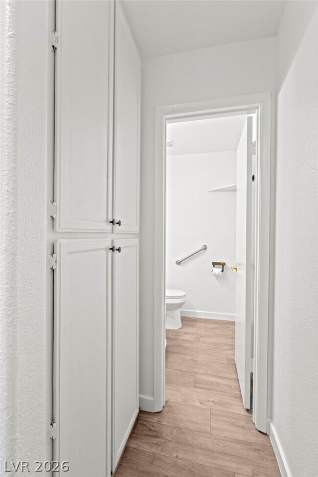 Building Photo - 2212 Silver Pine Dr