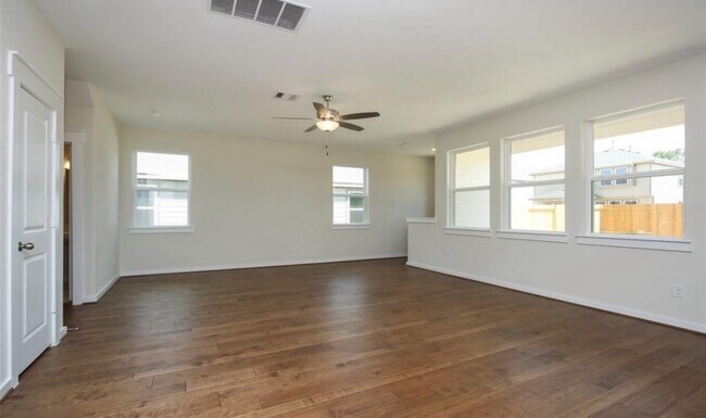 Building Photo - 208 Lisa Marie Dr