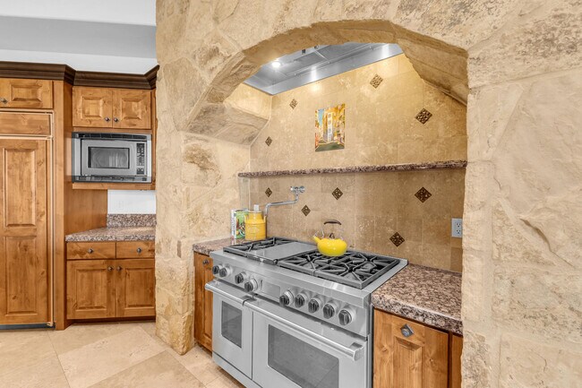 Building Photo - 83054 S Bay Dr