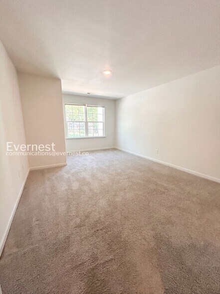 Building Photo - 133 Stilwell Oaks Cir