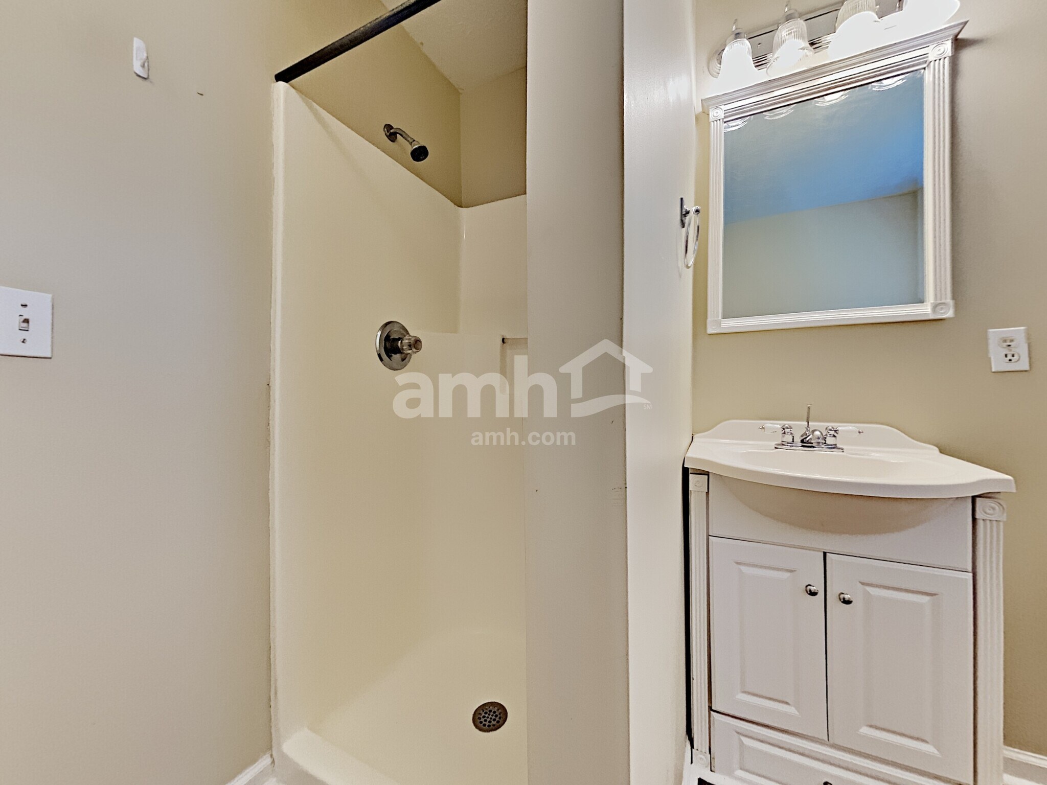 Building Photo - 227 Starlyn Dr