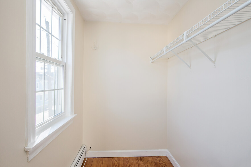 walk-in closet - 31 Catherine St