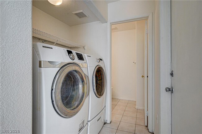 Building Photo - 4040 Castle Cove Dr
