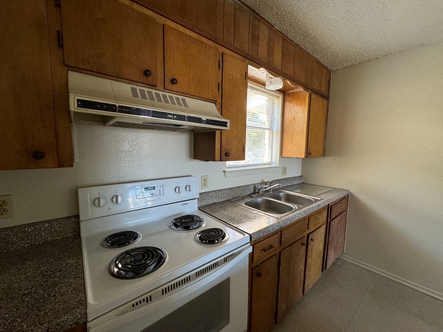 Building Photo - 907 N 7th St