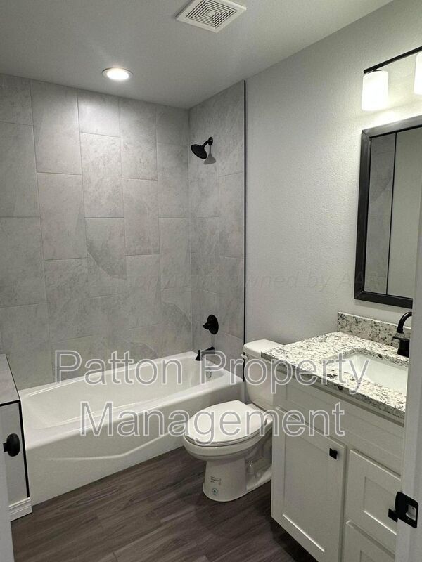 Building Photo - 14100 Daisy-