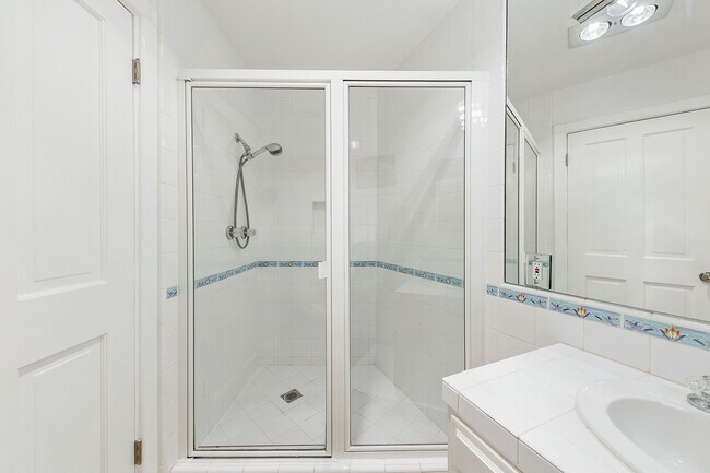 Building Photo - 6502 Dume Dr