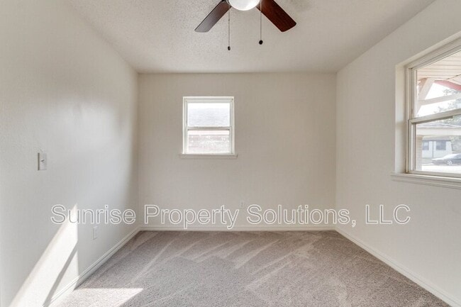 Building Photo - 1313 NE 24th St