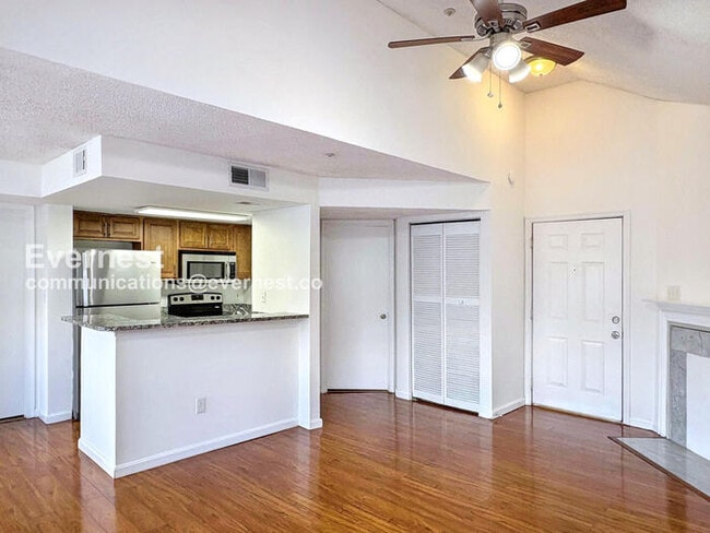 Building Photo - 1011 Fallcrest Ct