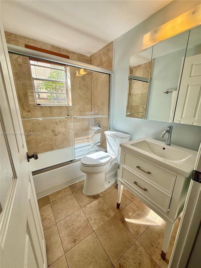 Building Photo - 4812 Pine Tree Dr