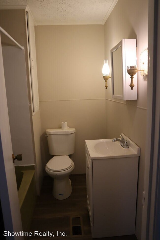 Building Photo - 3 br, 2 bath House - 895 B Street