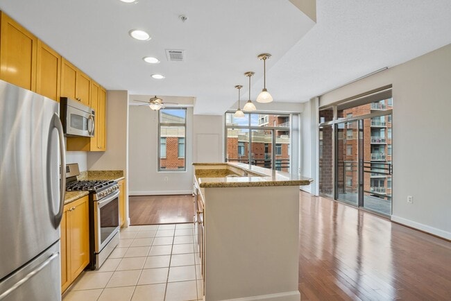 Building Photo - This luxury 2 bedroom condo has phenomenal amenities and is walking distance to the new Potomac Y...