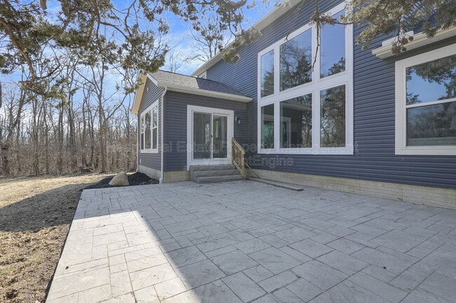 Building Photo - 7570 Dublin Rd