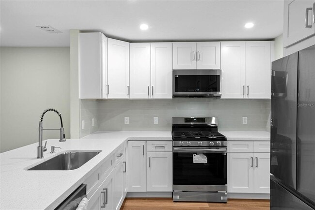 Building Photo - 26922 White Plains Way