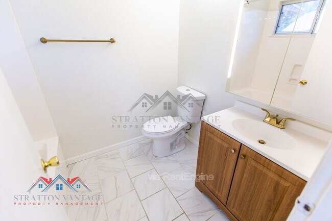 Building Photo - 2334 E Longhorn Pl