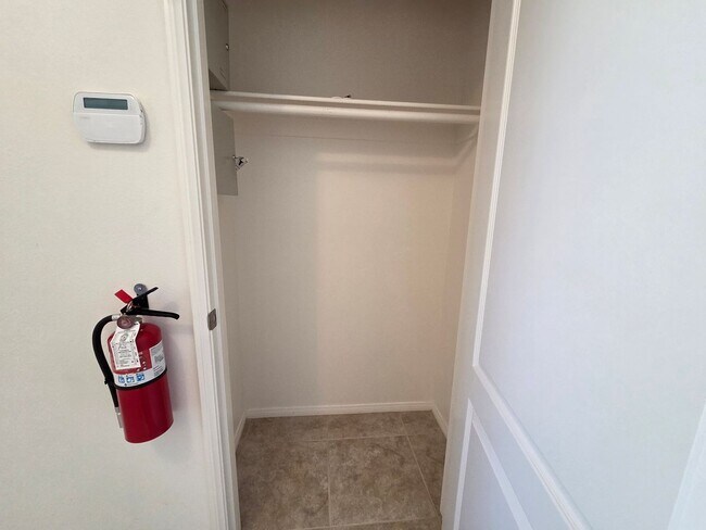 Building Photo - New Listing!