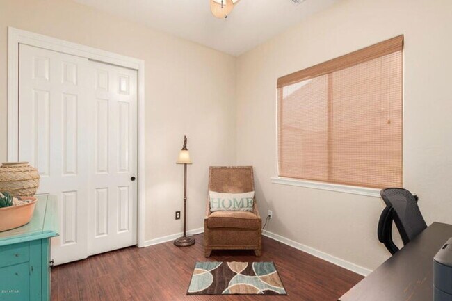 Building Photo - 908 Elm St