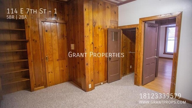 Building Photo - 114 E 7th St