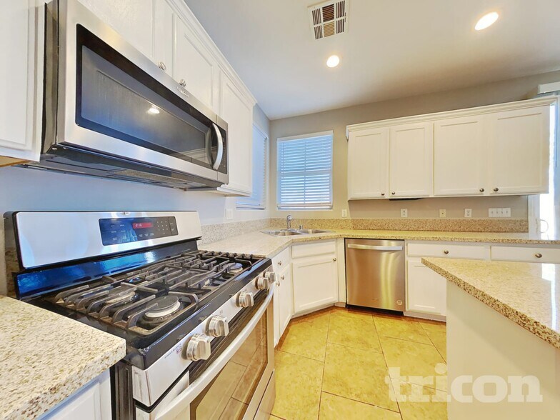 Building Photo - 4598 Hearts Desire Ave