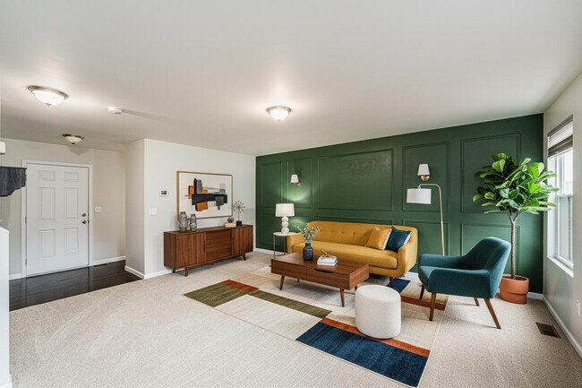 Building Photo - 33715 Birchlawn