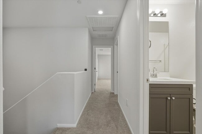 Building Photo - 1180 Heliodor Ave