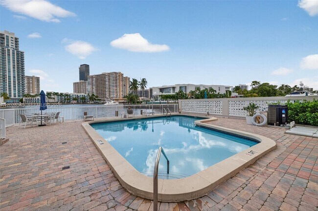 Building Photo - 121 Golden Isles Dr