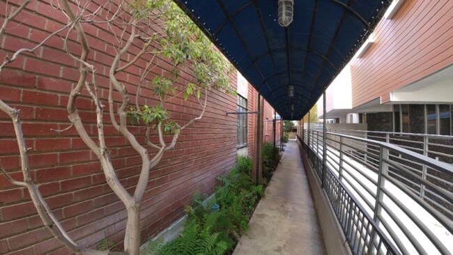 Building Photo - 1211 Horn Ave