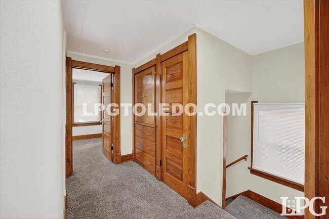 Building Photo - 4140 Caroline Ave