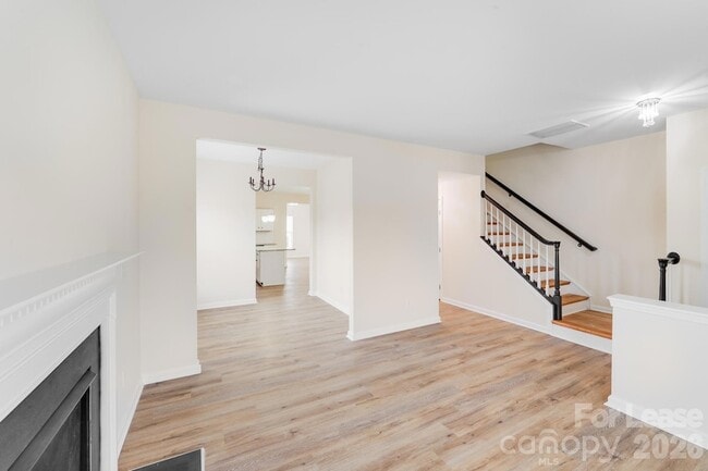 Building Photo - 4901 Sunburst Ln