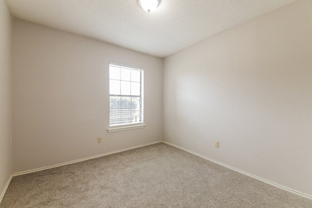 Building Photo - 3702 Knights Bridge Dr