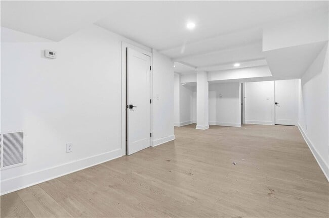 Building Photo - 3196 Towerview Dr NE