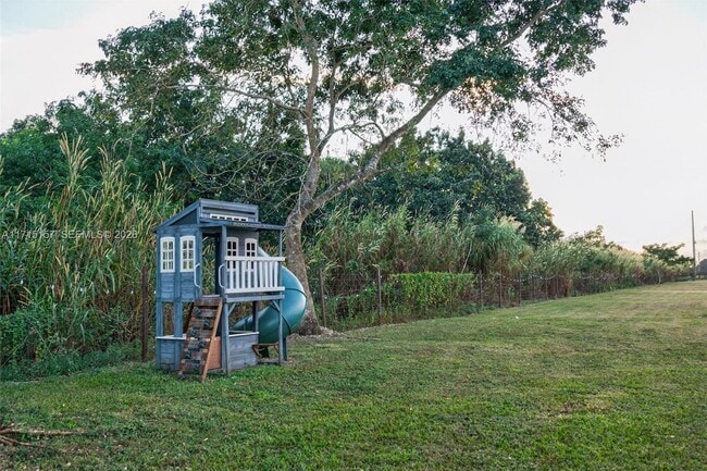 Building Photo - 3640 SW 22nd St