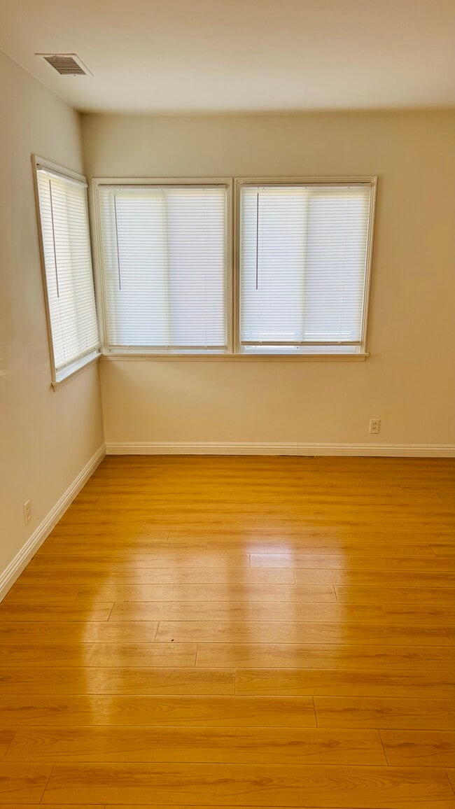 Building Photo - 515 N Nicholson Ave