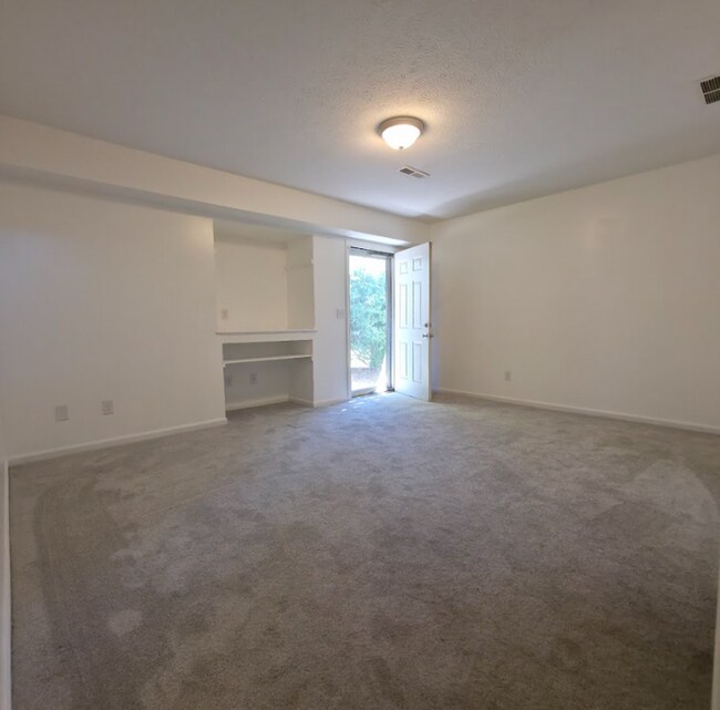Building Photo - 8114 Chester Pkwy