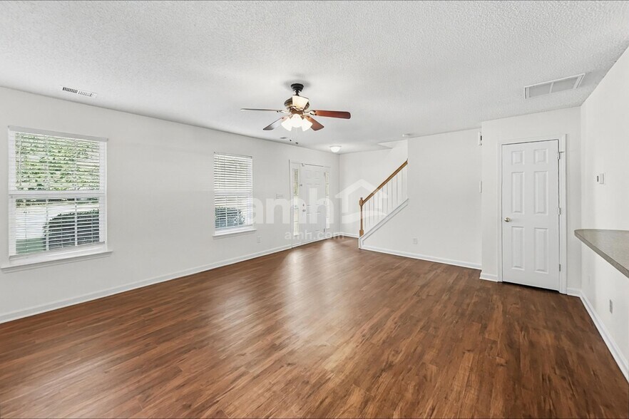 Building Photo - 130 Devon Forest Dr