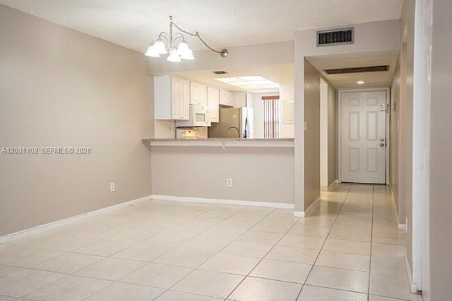 Building Photo - 905 Southridge Rd