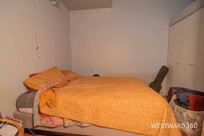 Building Photo - 1727 S Indiana-323