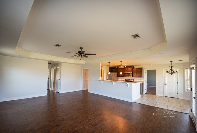 Building Photo - Gorgeous home available from June 10th!