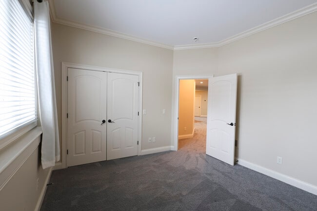 Building Photo - 9020 Whisperinghill Dr